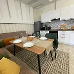 двухкомнатная в аркадии с двумя кроватями две отдельные спальни!