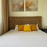 двухкомнатная в аркадии с двумя кроватями две отдельные спальни!